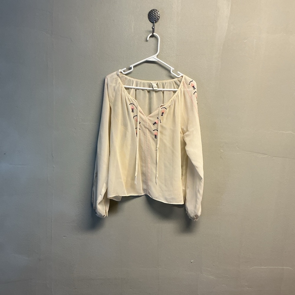 Forever 21 Cream Blouse with Embroidery size L. 0110